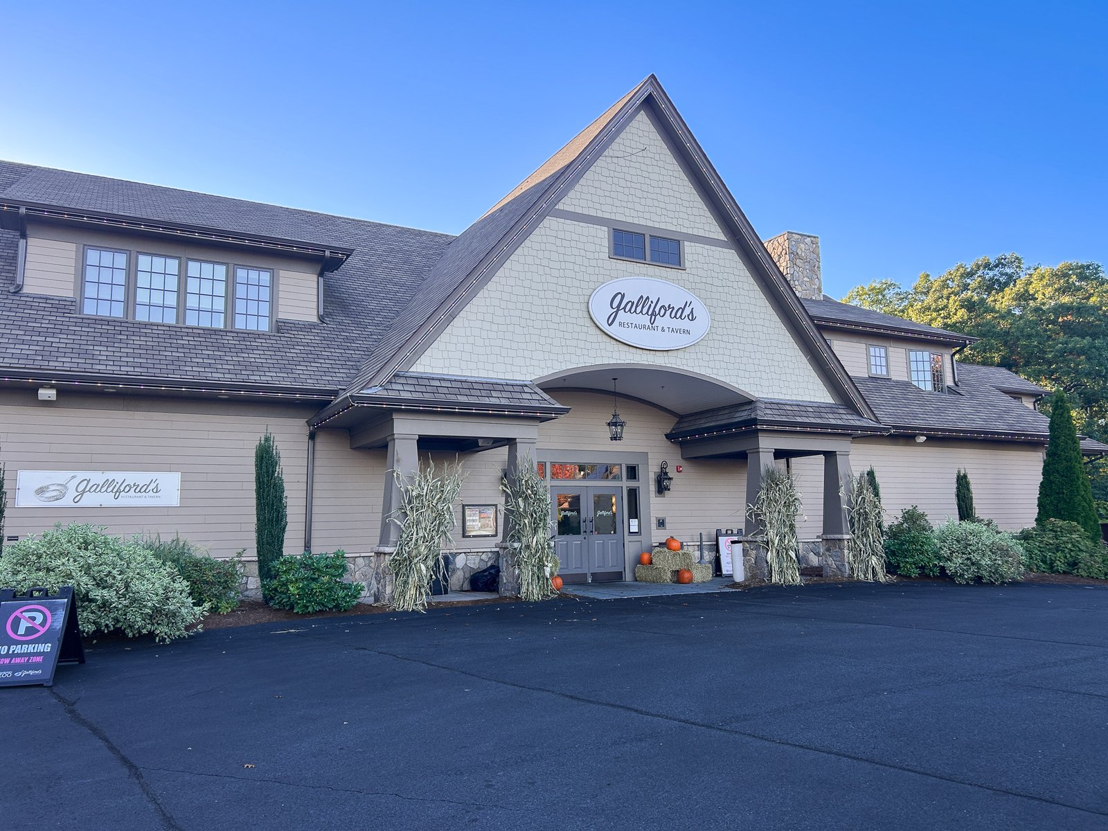Galliford's Restaurant and Tavern exterior in Mendon, MA